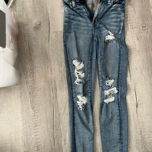 American Eagle ripped dark wash skinny jeans- 00